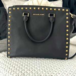 USED LARGE MICHAEL KORS TOTE BAG